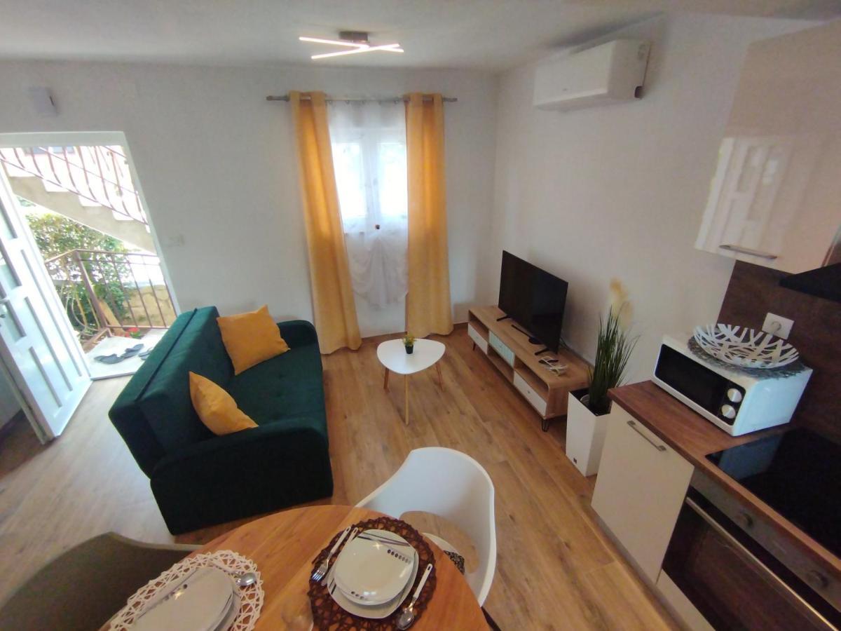 Apartment Jal Ровин Екстериор снимка