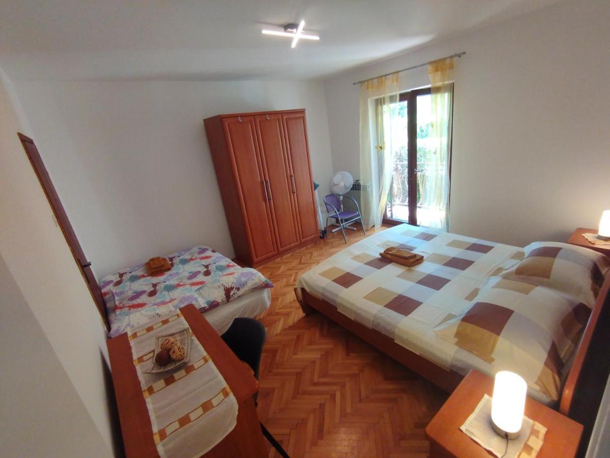 Apartment Jal Ровин Екстериор снимка