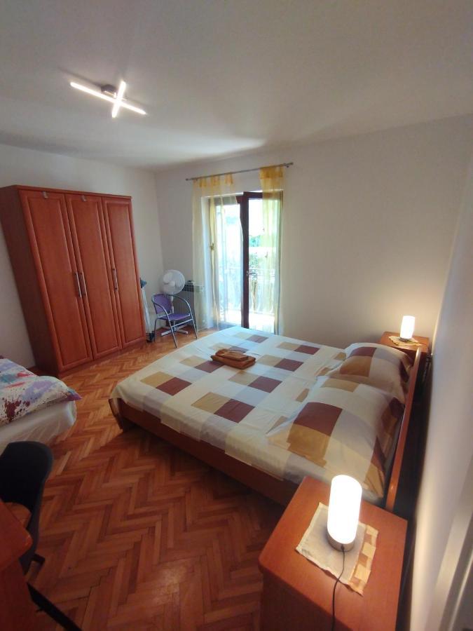 Apartment Jal Ровин Екстериор снимка