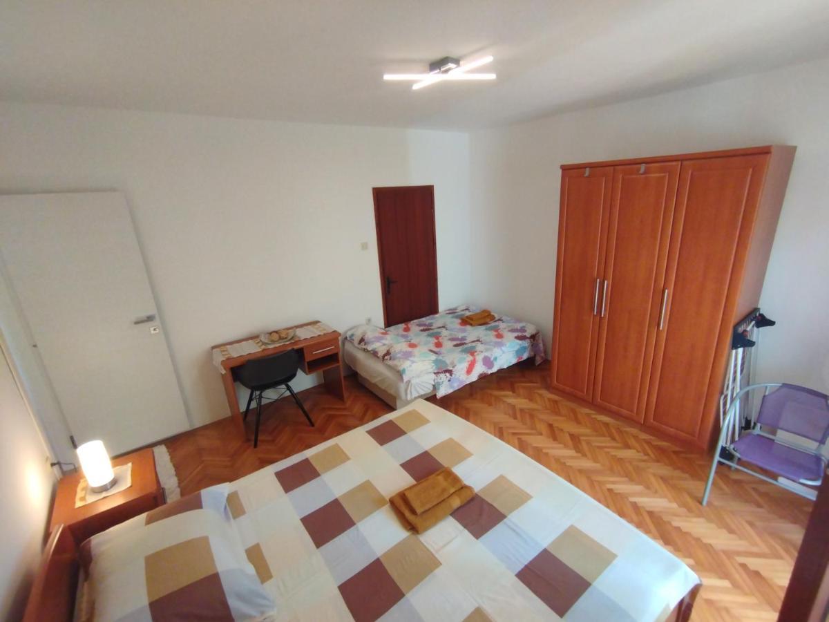 Apartment Jal Ровин Екстериор снимка