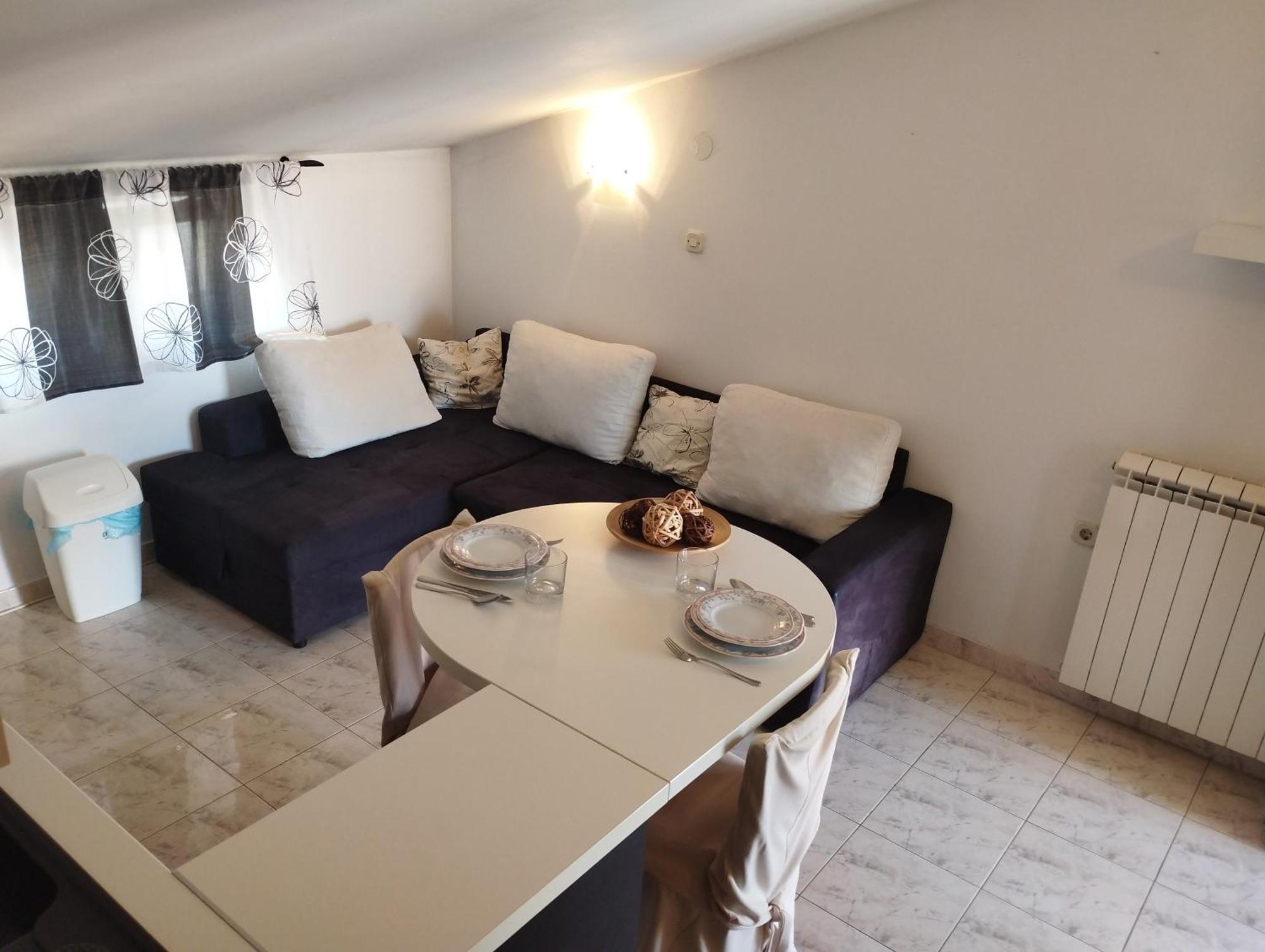 Apartment Jal Ровин Екстериор снимка