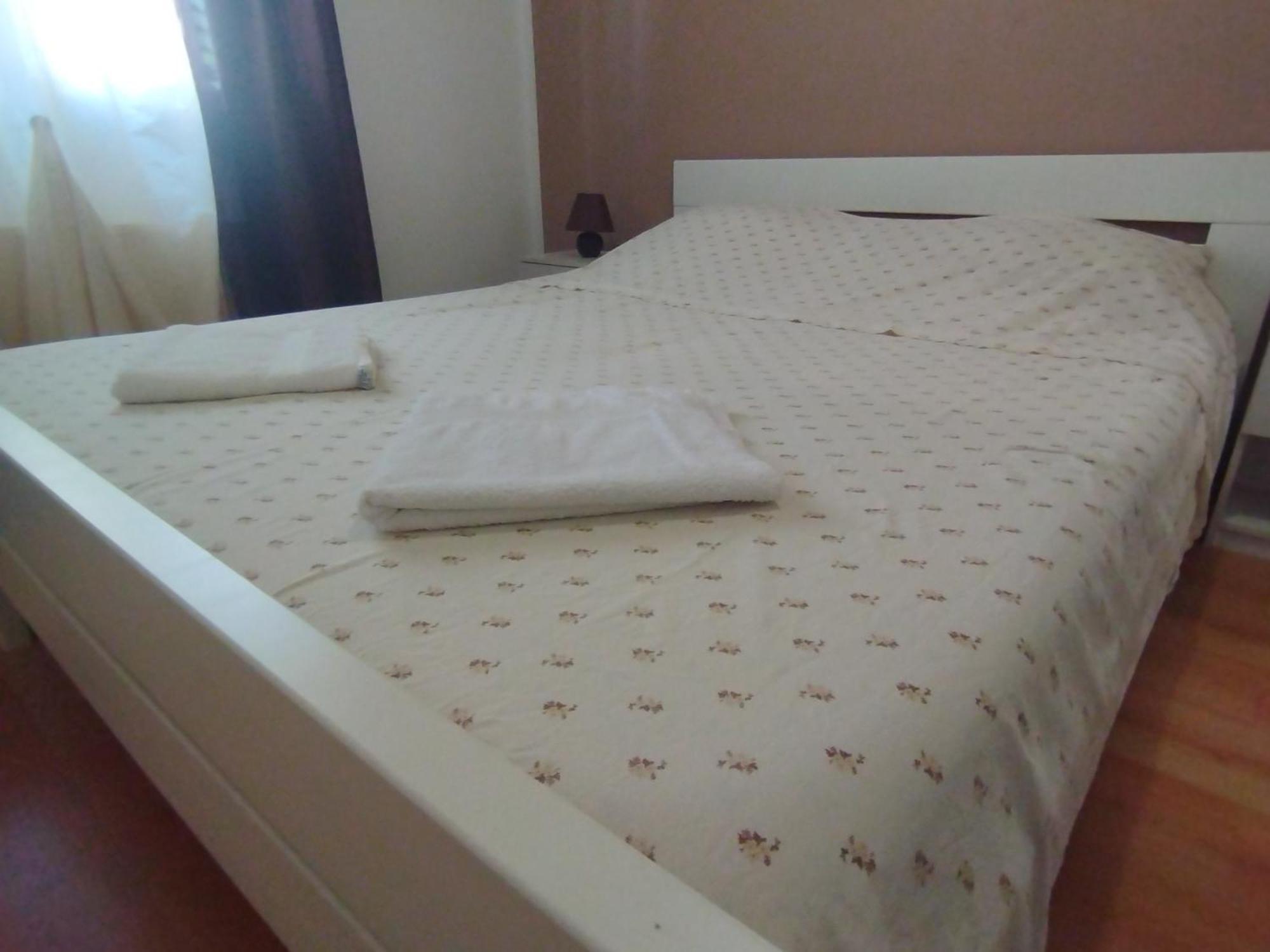 Apartment Jal Ровин Екстериор снимка