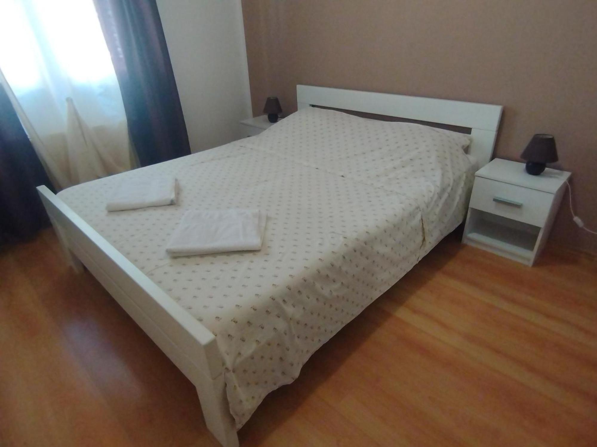 Apartment Jal Ровин Екстериор снимка