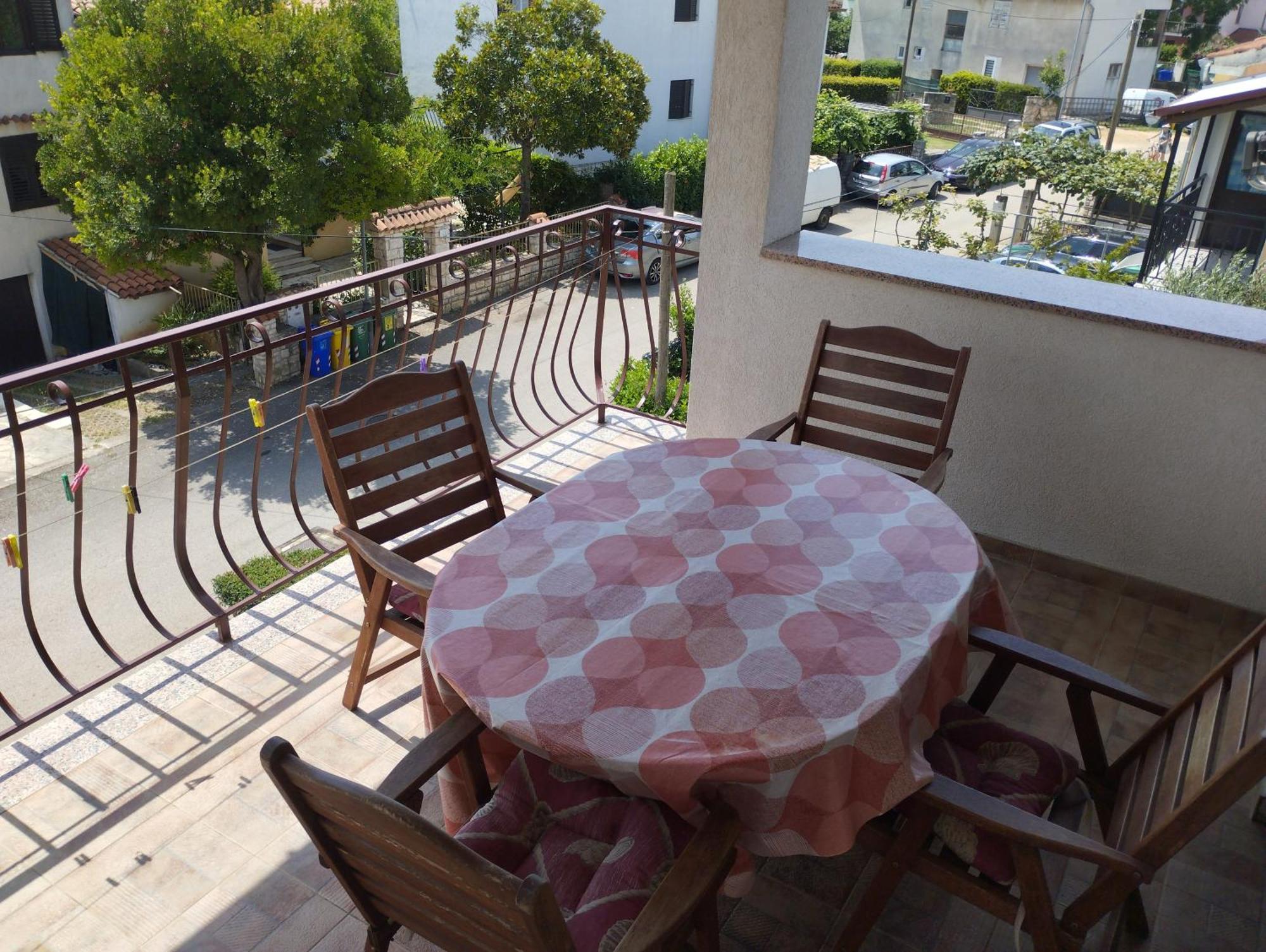 Apartment Jal Ровин Екстериор снимка