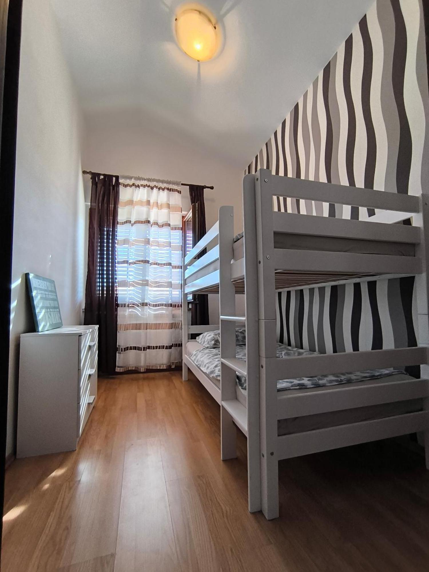 Apartment Jal Ровин Екстериор снимка