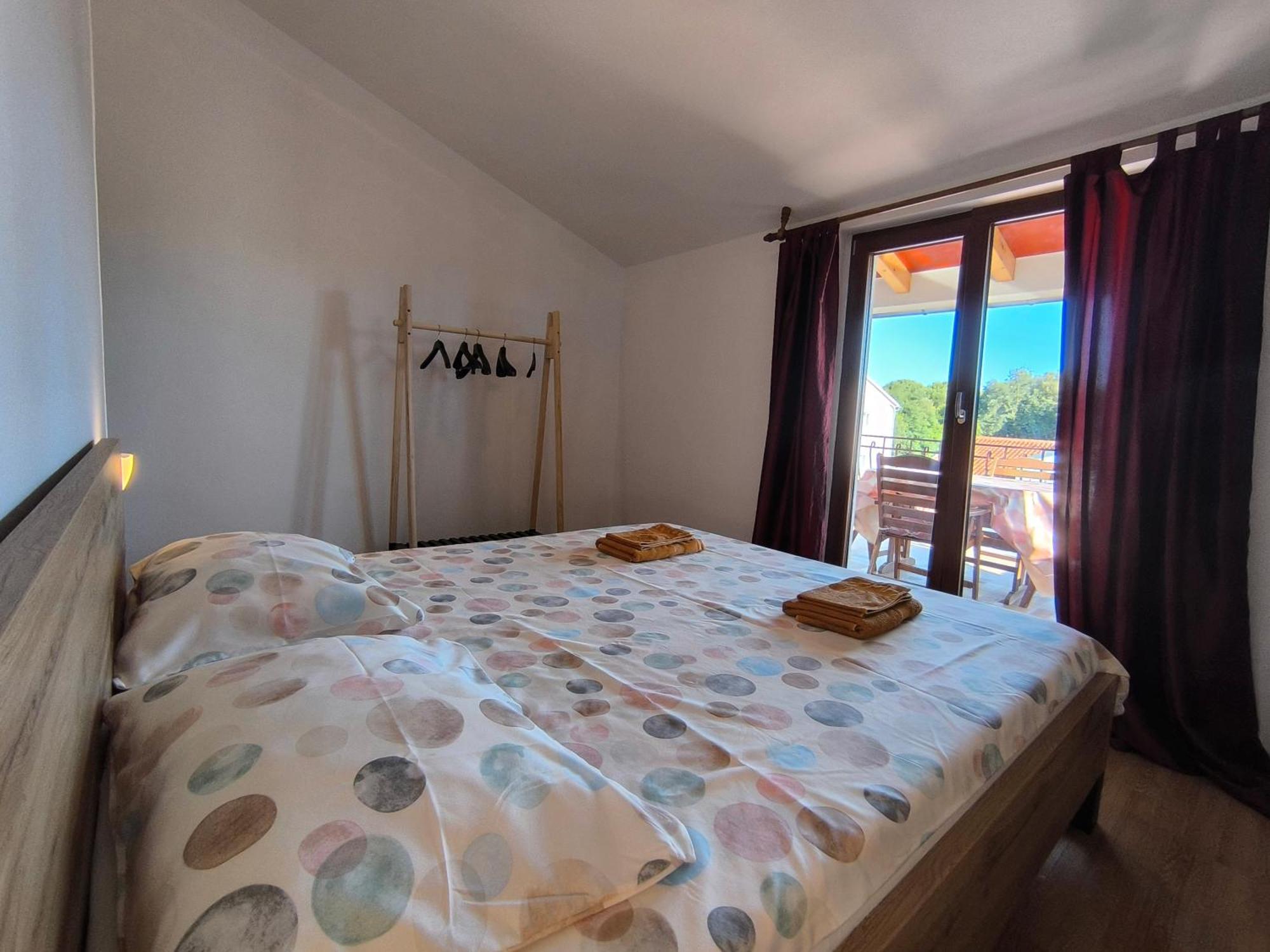 Apartment Jal Ровин Екстериор снимка