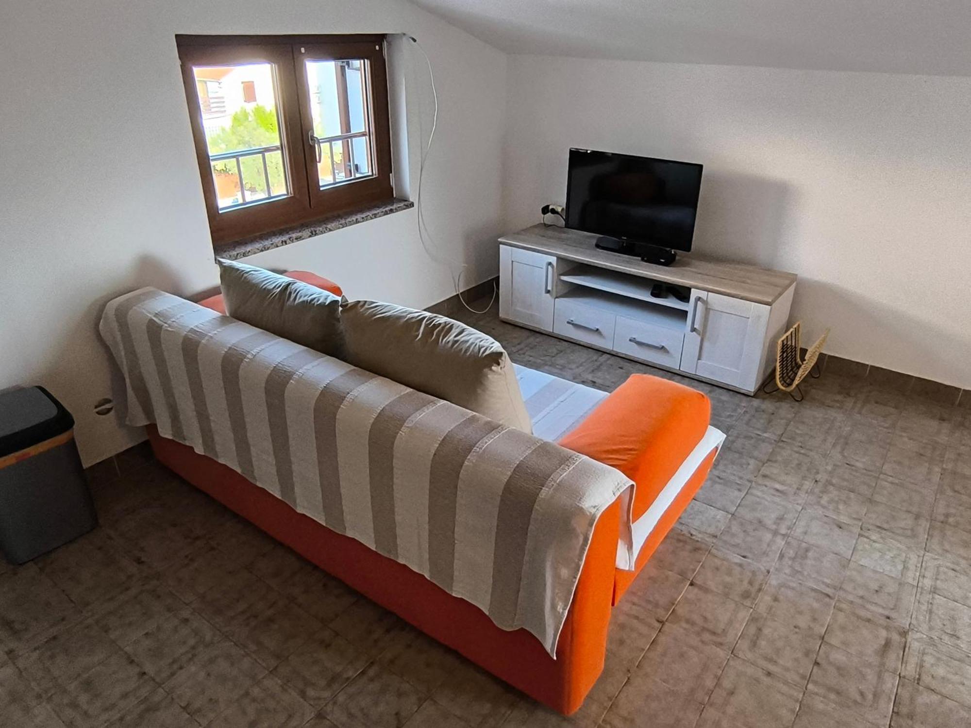 Apartment Jal Ровин Екстериор снимка
