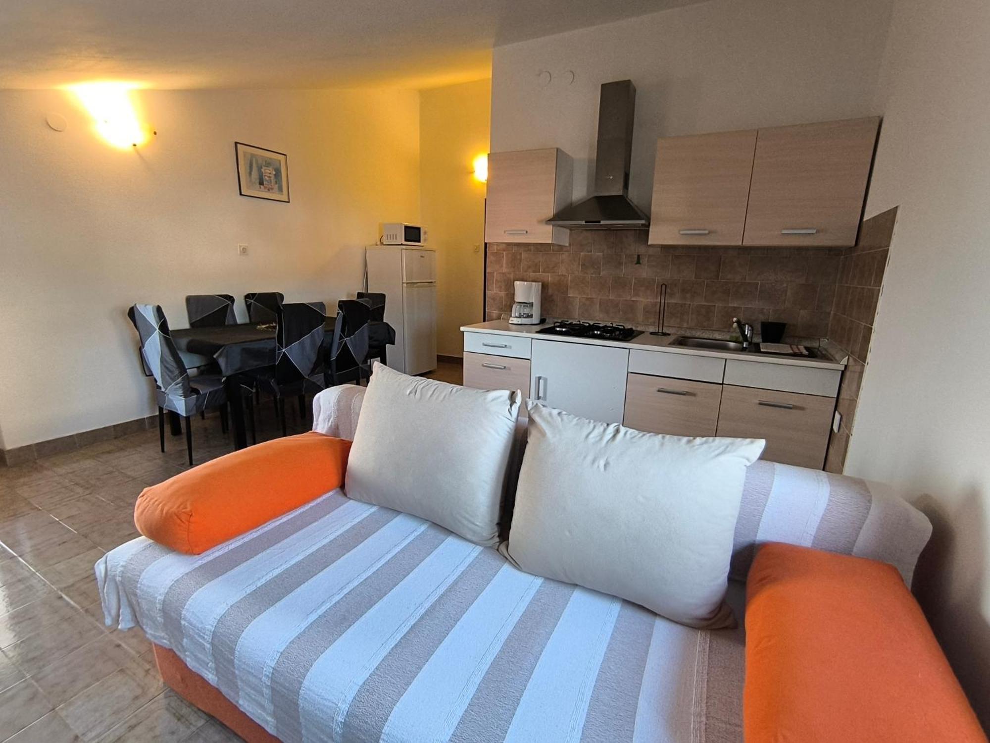 Apartment Jal Ровин Екстериор снимка